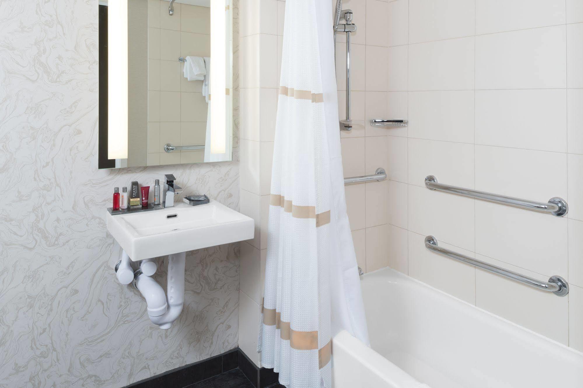 Durham Marriott City Center Екстер'єр фото